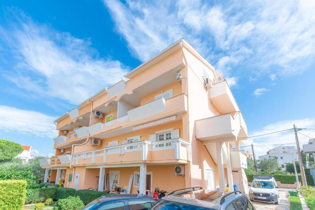Apartment Niko Novalja
